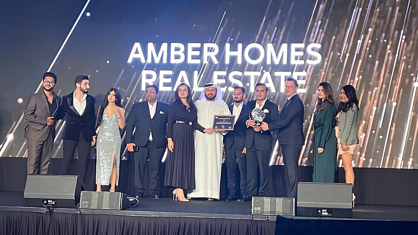 Saad Waqas and the Amber Homes Real Estate team receiving Top Platinum Sales Agency 2022 at The Black Onyx Awards, Meraas, Nakheel & Dubai Holding, Dubai