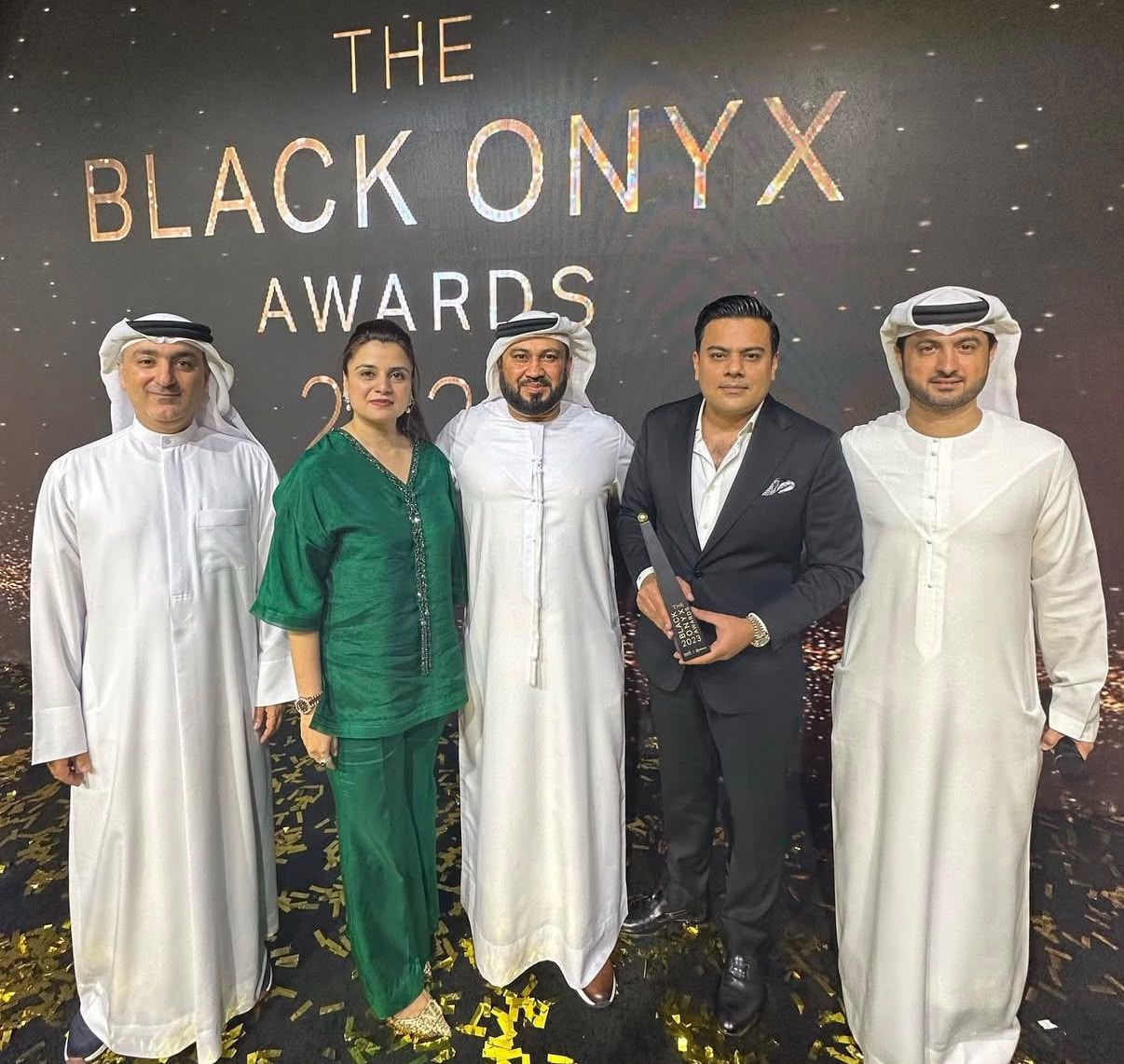 Saad Waqas with Khalid Zainal (Head of Land Sales, Dubai Holding, Meraas and Nakheel), Marwan Al Kindi (CEO, Lighthouse Properties), Fahad Salman (Director of Sales, Meraas and Nakheel) and Ambreen Qureshi, holding the Amber Homes Platinum trophy at the Black Onyx Awards, Dubai